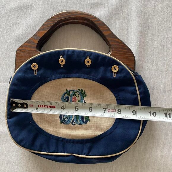 Vintage 1970's Needlepoint A Initial Monogram Purse with Wooden Handles Granny - Picture 4 of 8